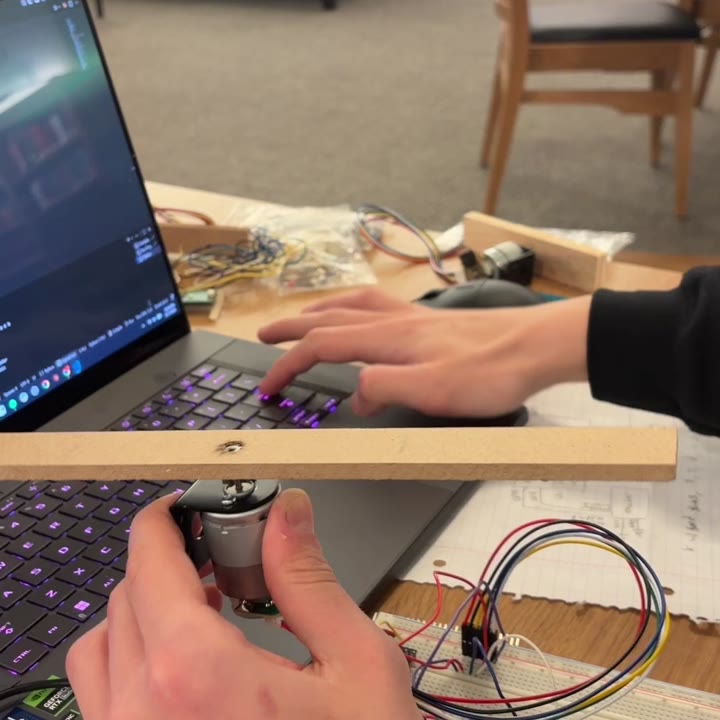Brushed DC motor with indicator arm and the breadboarded Pico 2 driver circuit